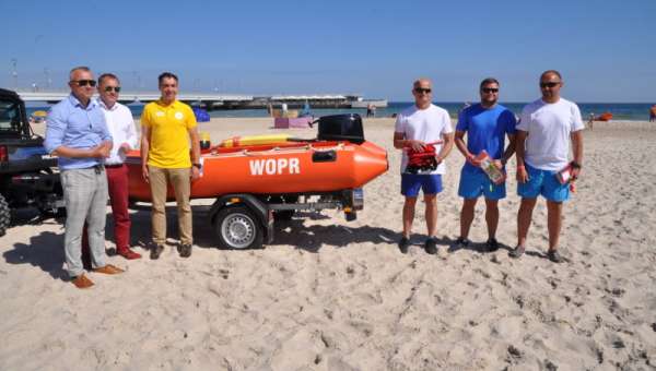 Ratownicy WOPR otrzymali nową łódź IRB [wideo]
