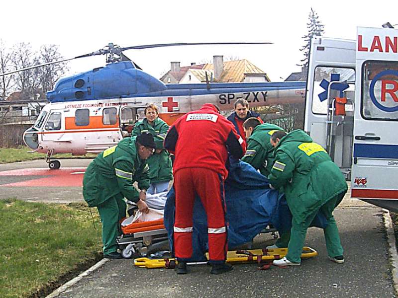 Kołobrzeg 20 lat temu: Śmigłowiec LPR ląduje przy szpitalu