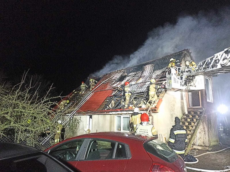 Pożar budynku mieszkalnego w Stramnicy, 7 osób zostało bez dachu nad głową