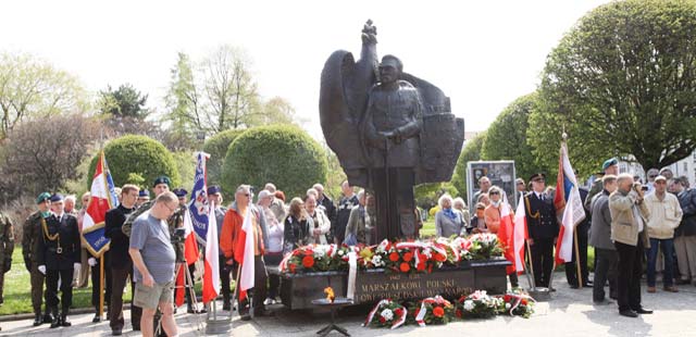 informacje kołobrzeg, 3 maja, konstytucja, obchody, pomnik, piłsudski