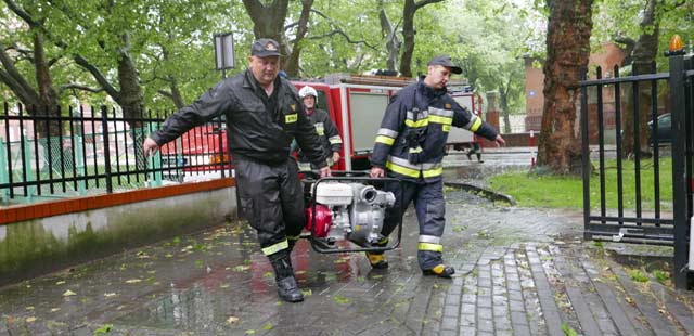 Strażacy ratują powiat