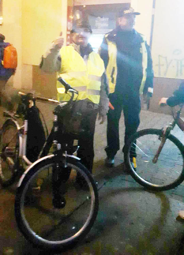 Strażnicy pouczali rowerzystów