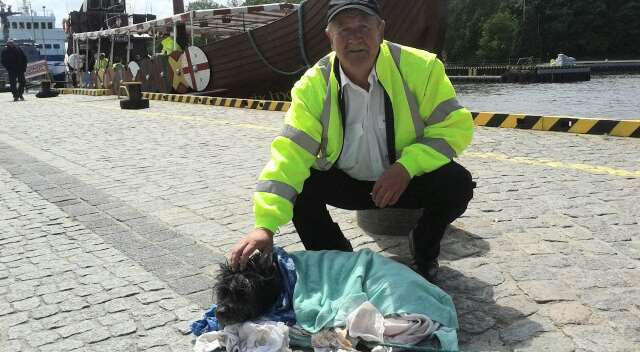 Uratowali psa w kanale portowym