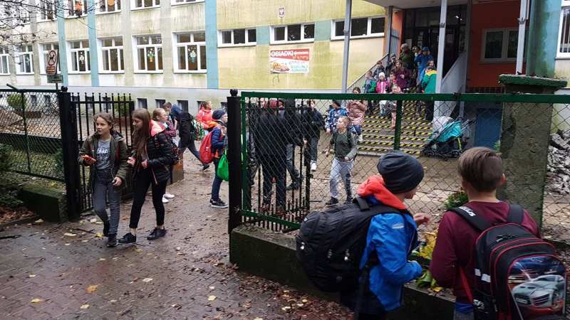 Trwa ewakuacja uczniów ze Szkoły Nr 8